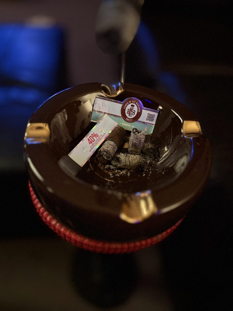 League of Fat Bastards Serie O cigar bands and finished nub inside an Oliva ashtray after the review.